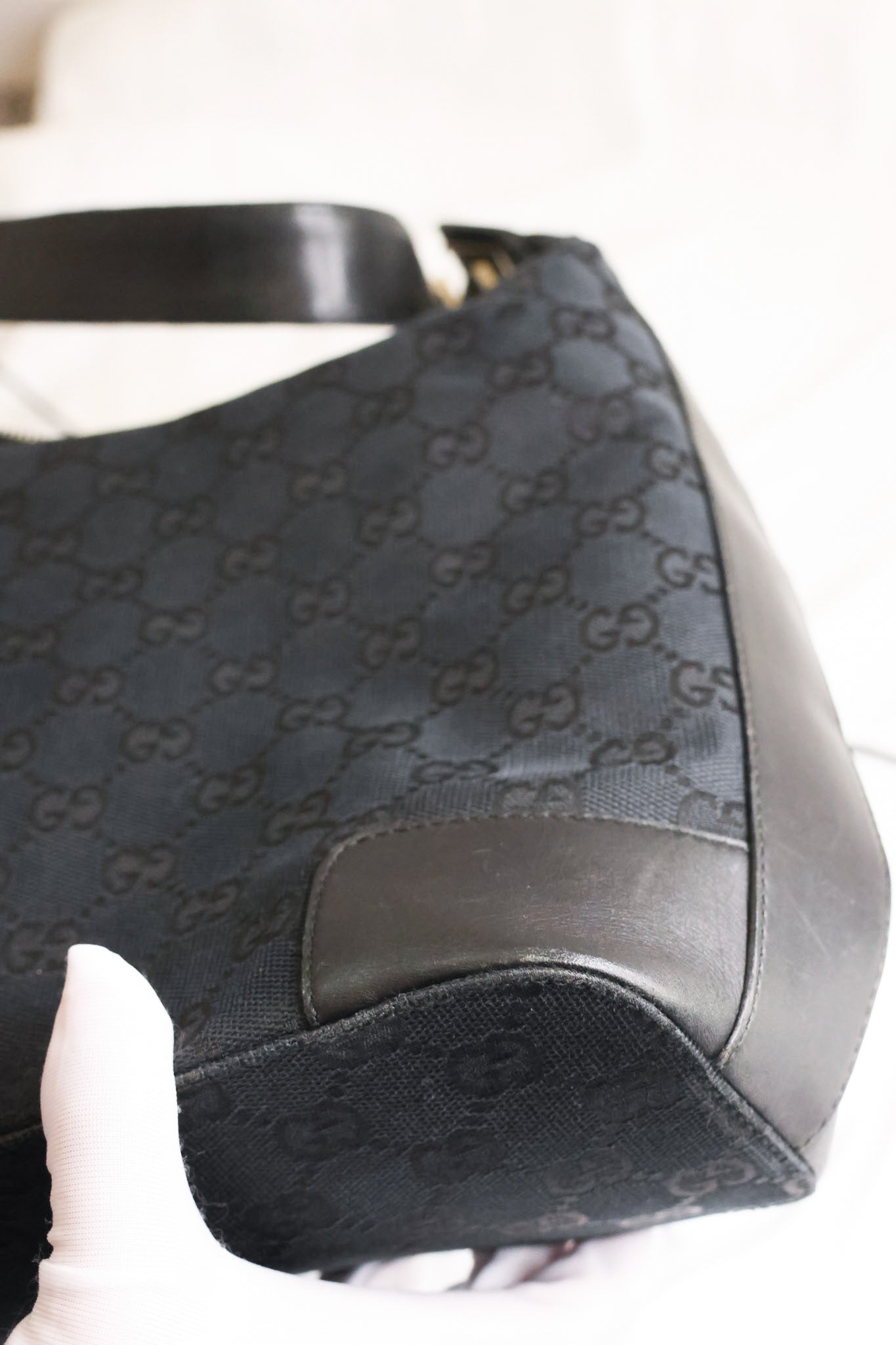 Gucci GG Canvas One-Shoulder Bag – Black