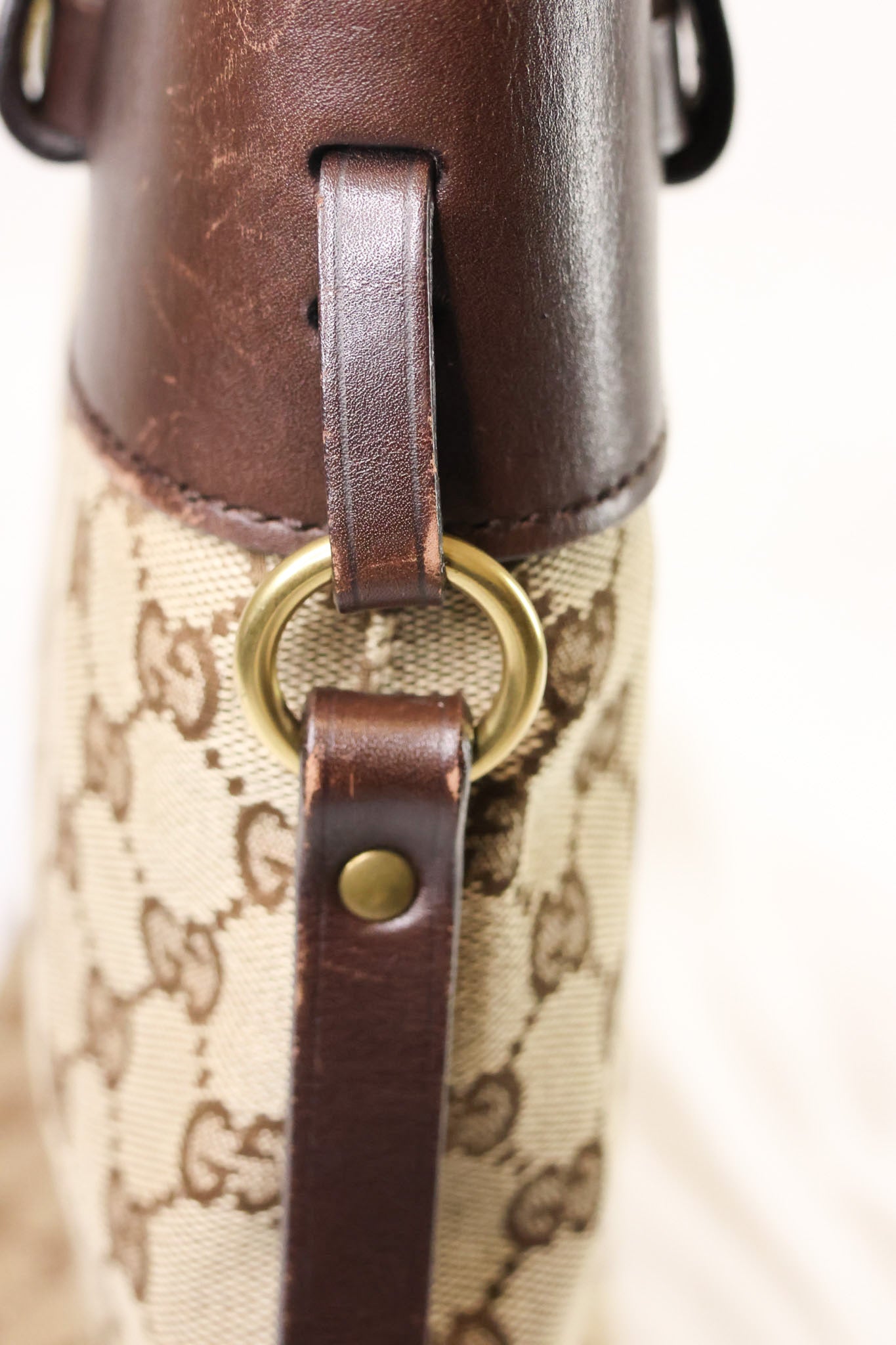 Gucci Belted Bucket Tote bag