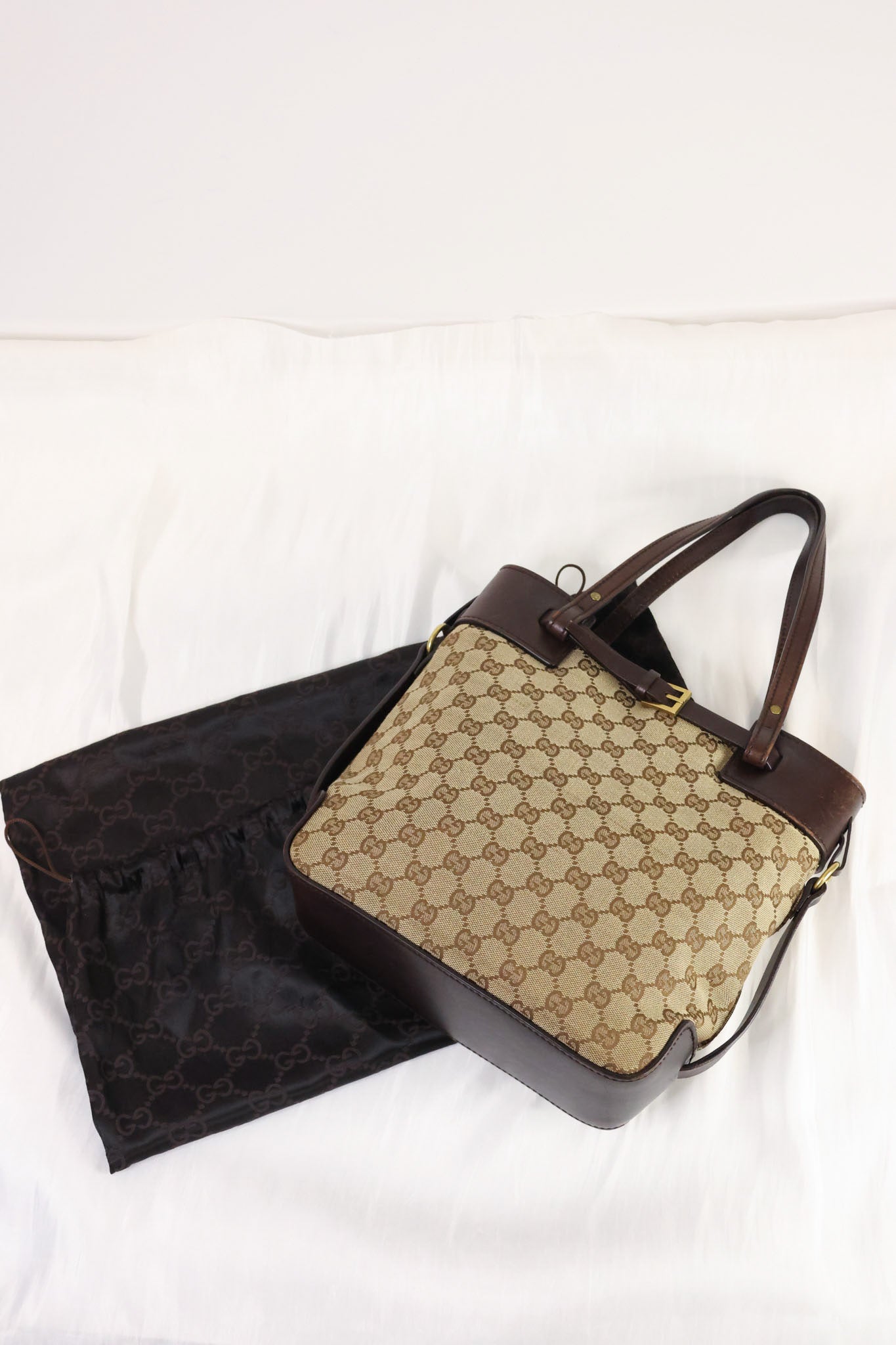 Gucci Belted Bucket Tote bag