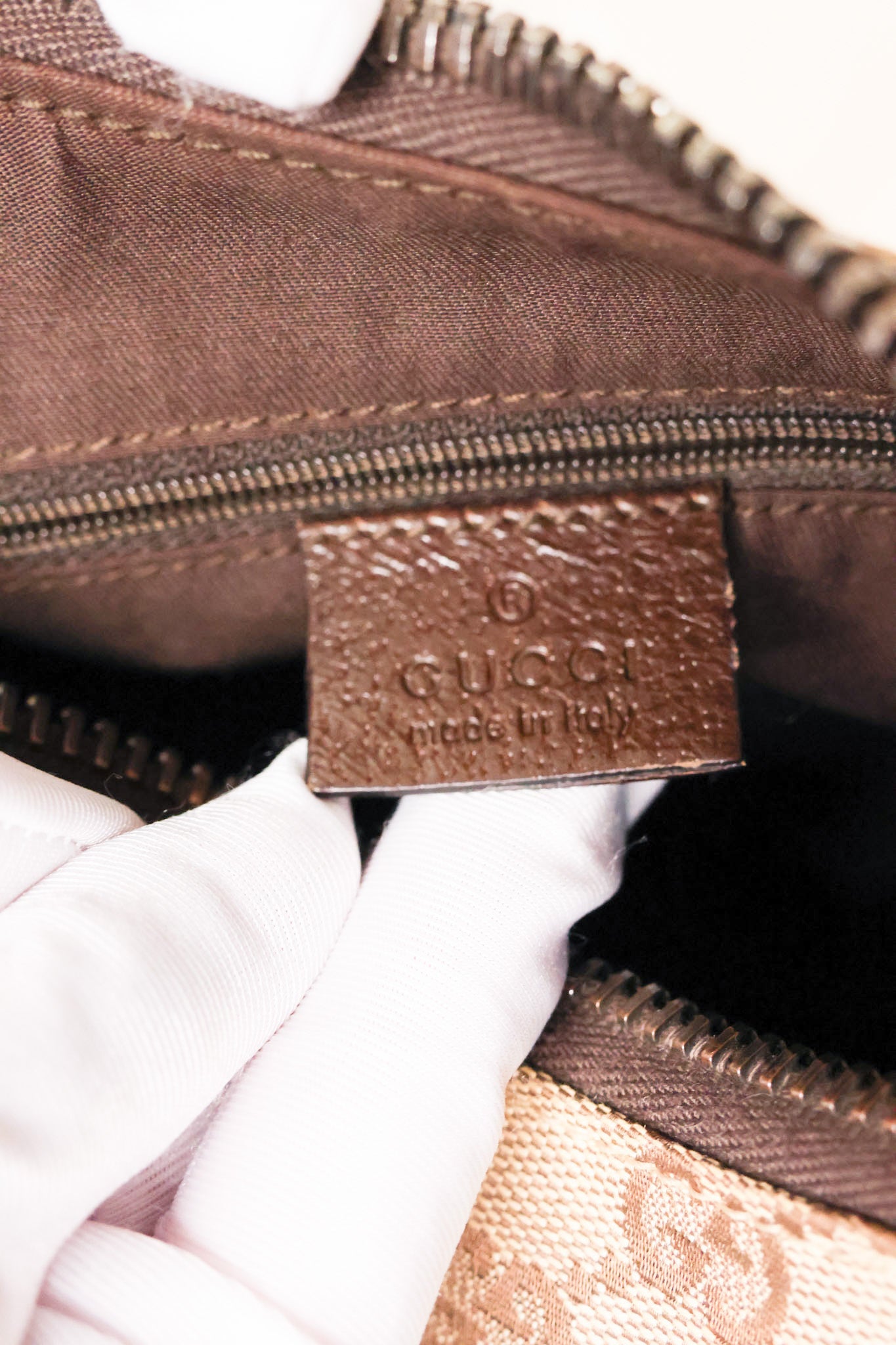 Gucci Ring Handle Zip Hobo One Shoulder bag