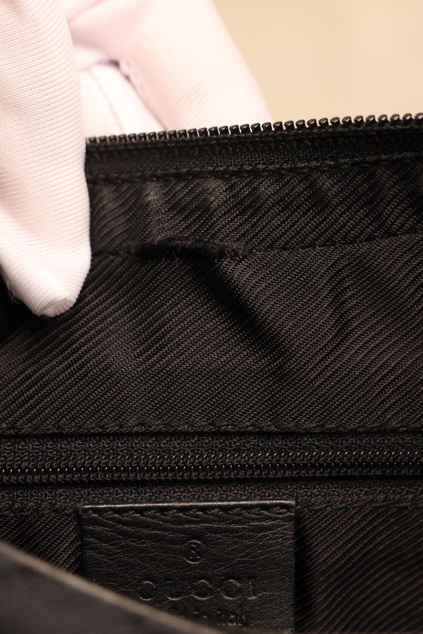 Gucci GG Canvas One-Shoulder Bag – Black
